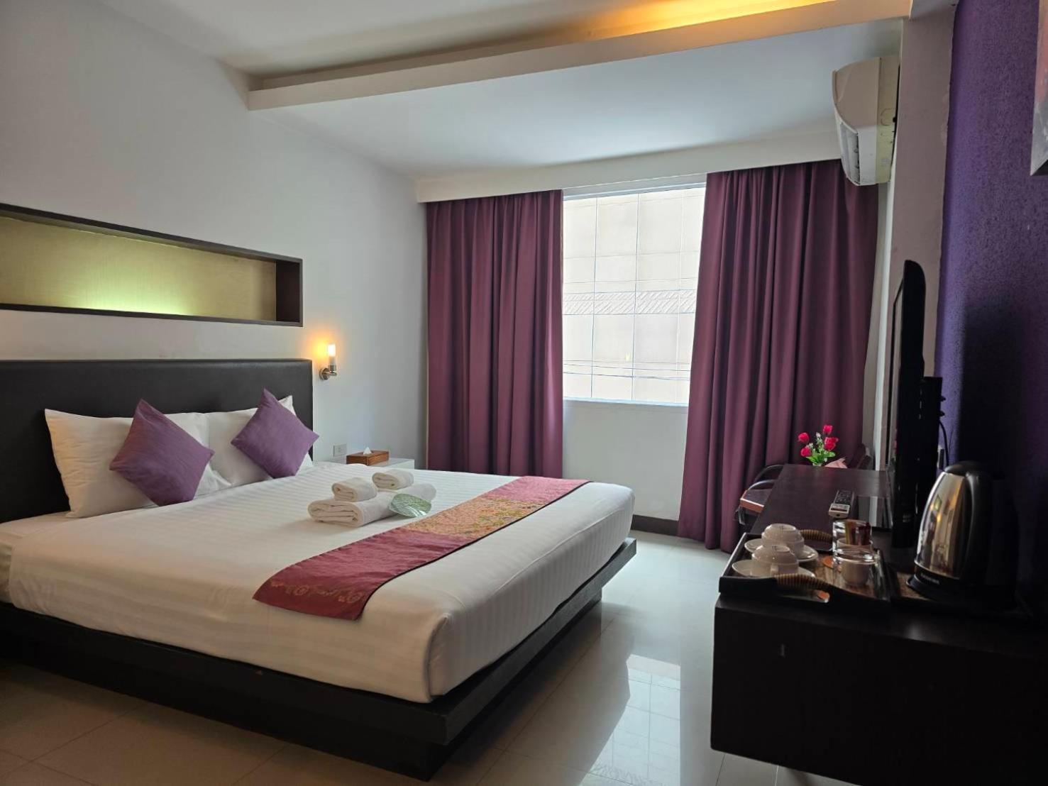 Baron Beach Hotel Pattaya Exterior foto