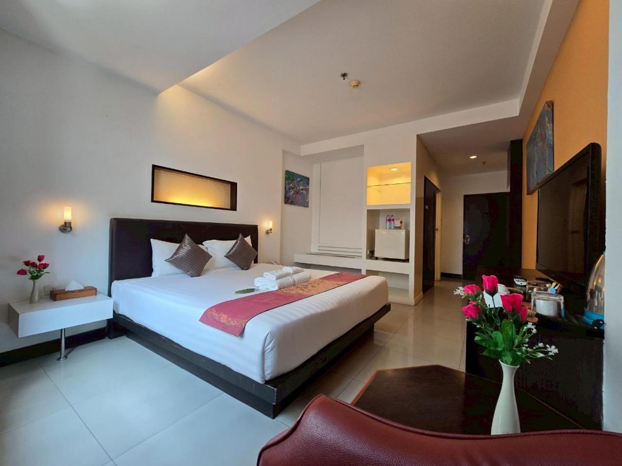 Baron Beach Hotel Pattaya Exterior foto