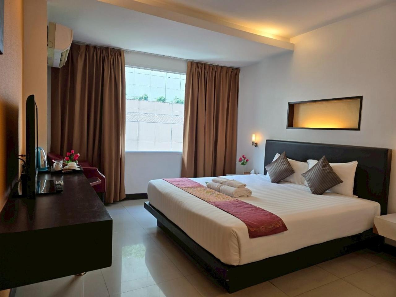 Baron Beach Hotel Pattaya Exterior foto